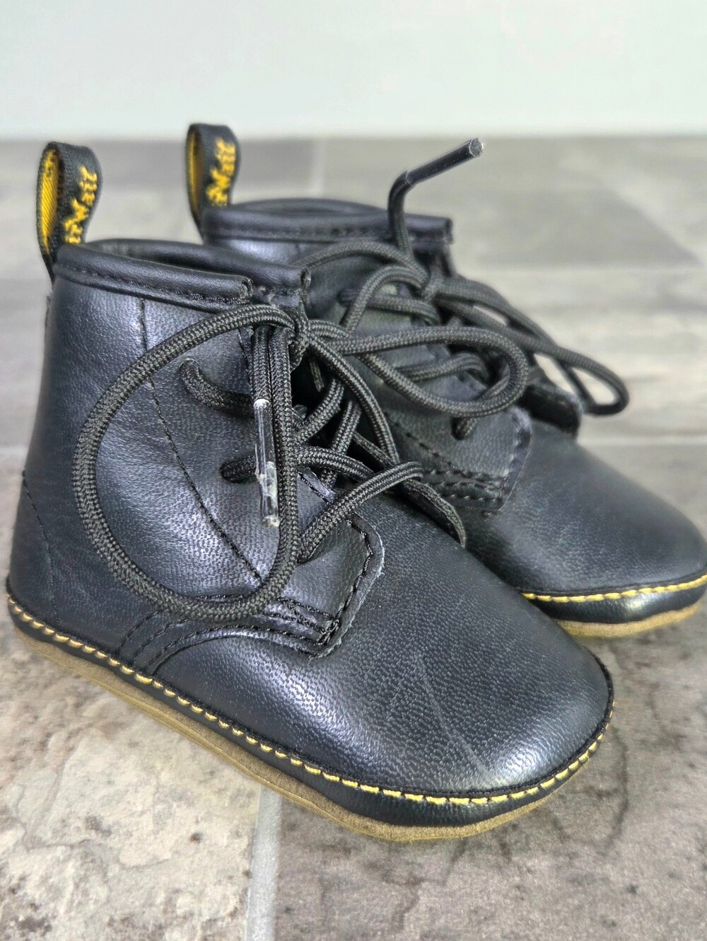 DR. MARTENS 1460 CRIB INFANT LEATHER BOOTIES. - Picture 2 of 7